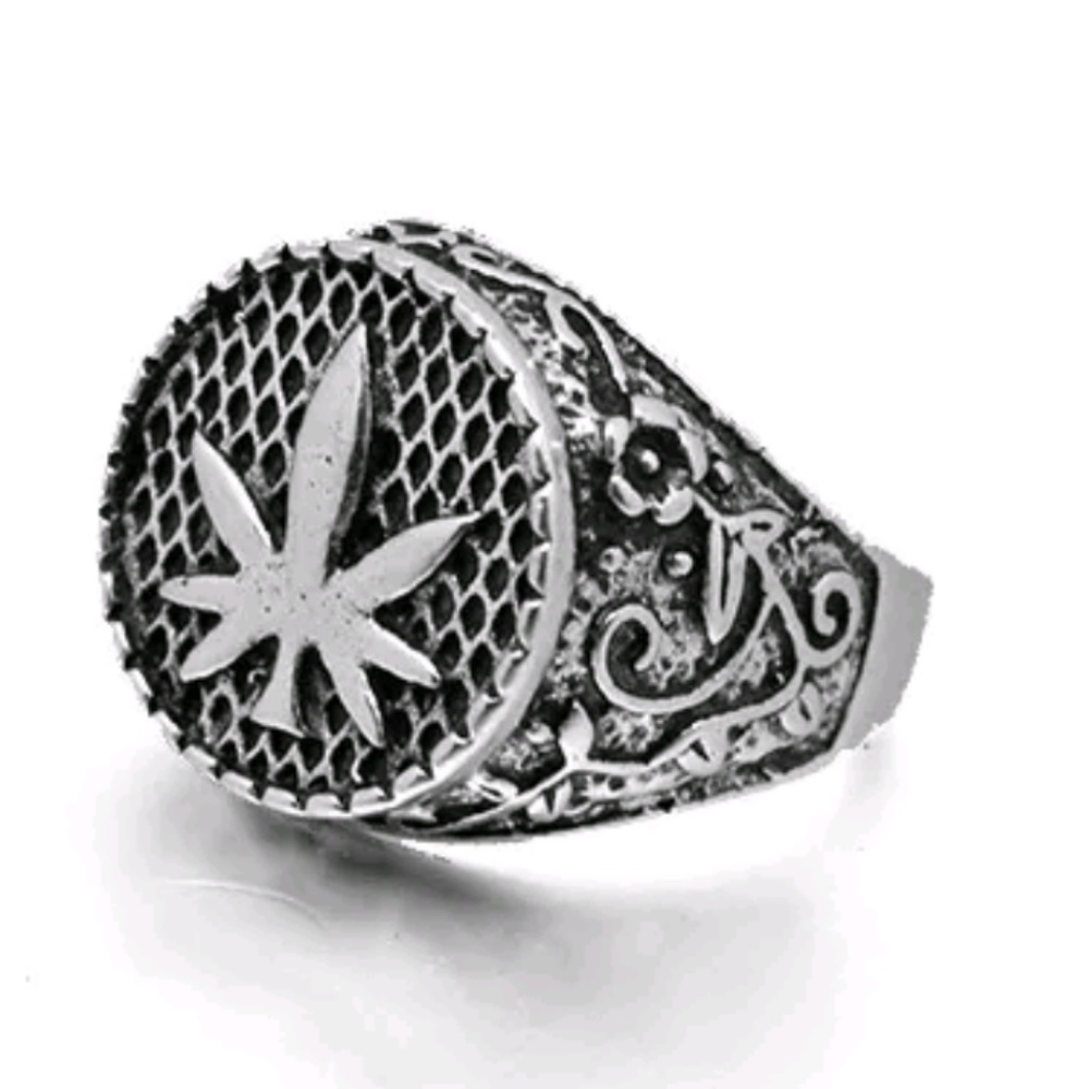 Pot Leaf Ring